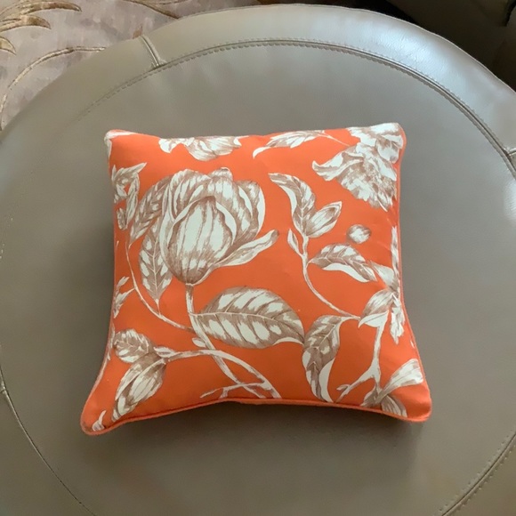 Zara decorative pillow with insert - Picture 1 of 3